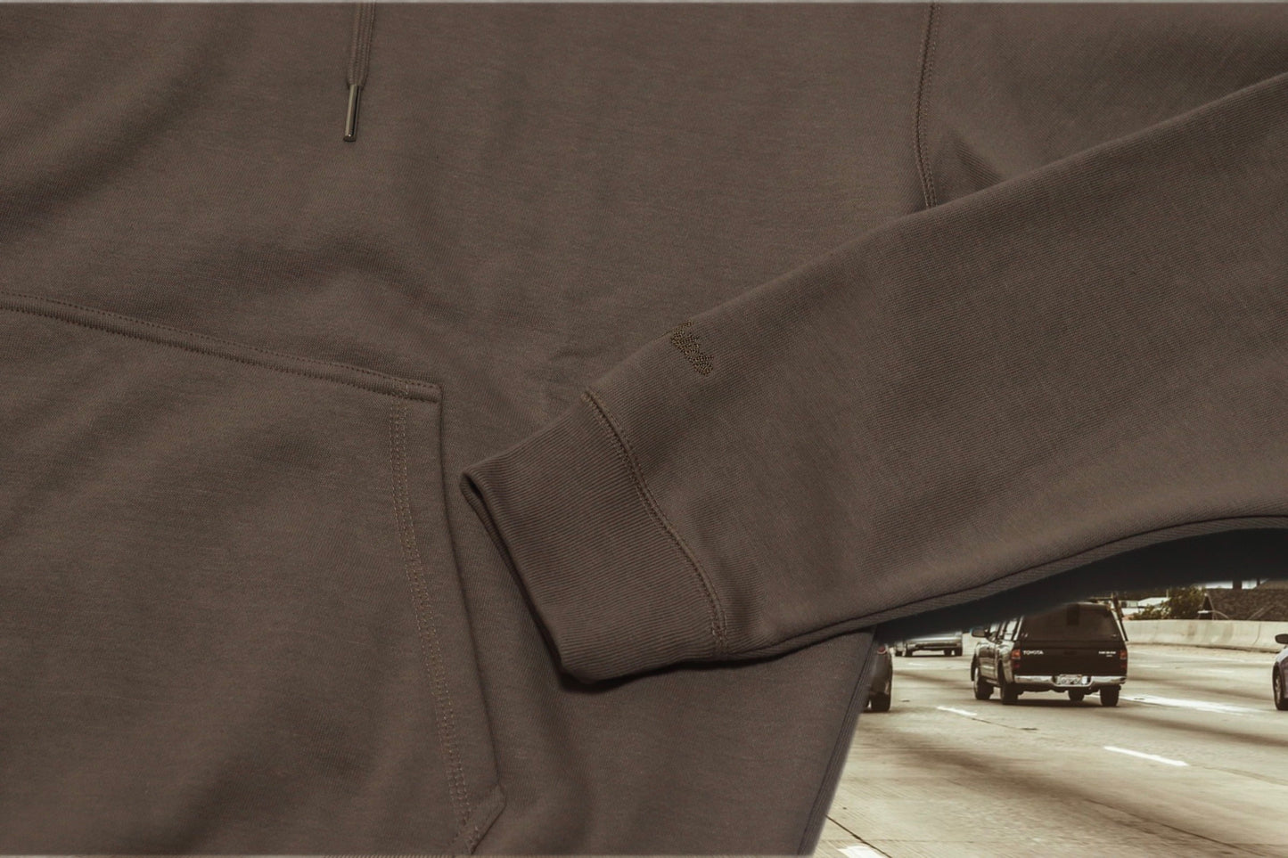 MAISON ARTICLE
PREMIUM FLEECE HOODIE Dark Taupe
