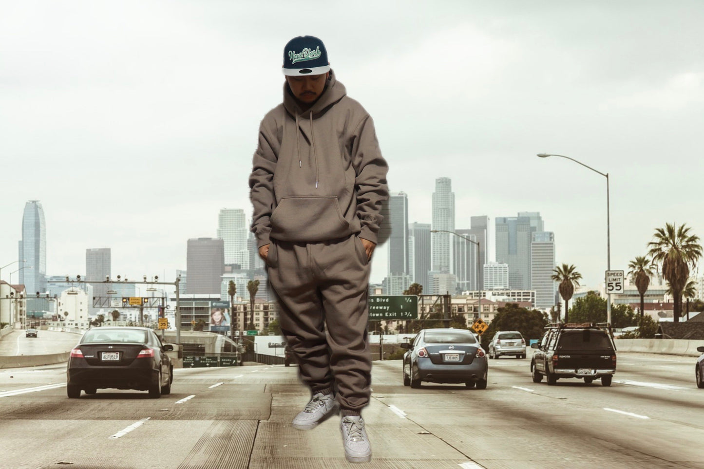 MAISON ARTICLE
PREMIUM FLEECE HOODIE Dark Taupe