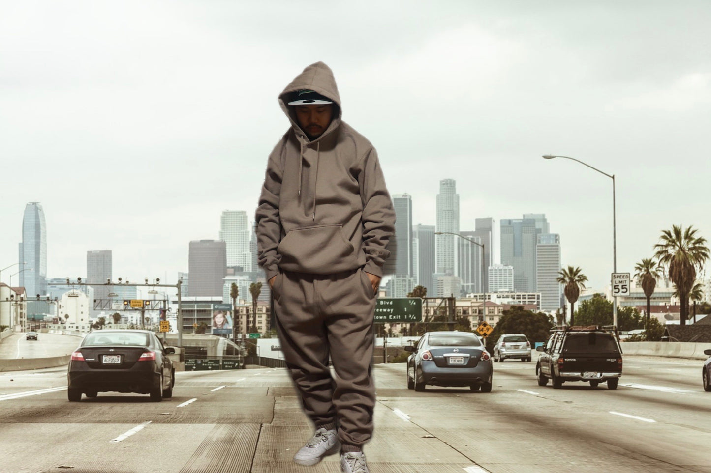 MAISON ARTICLE
PREMIUM FLEECE HOODIE Dark Taupe
