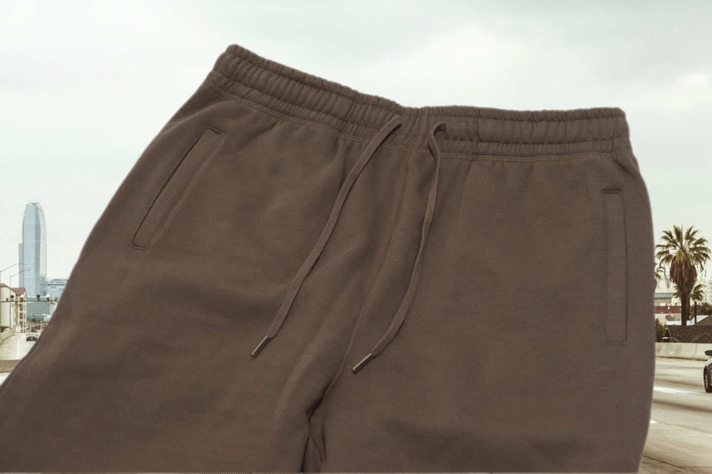 MAISON ARTICLE
PREMIUM FLEECE JOGGER PANTS Dark Taupe