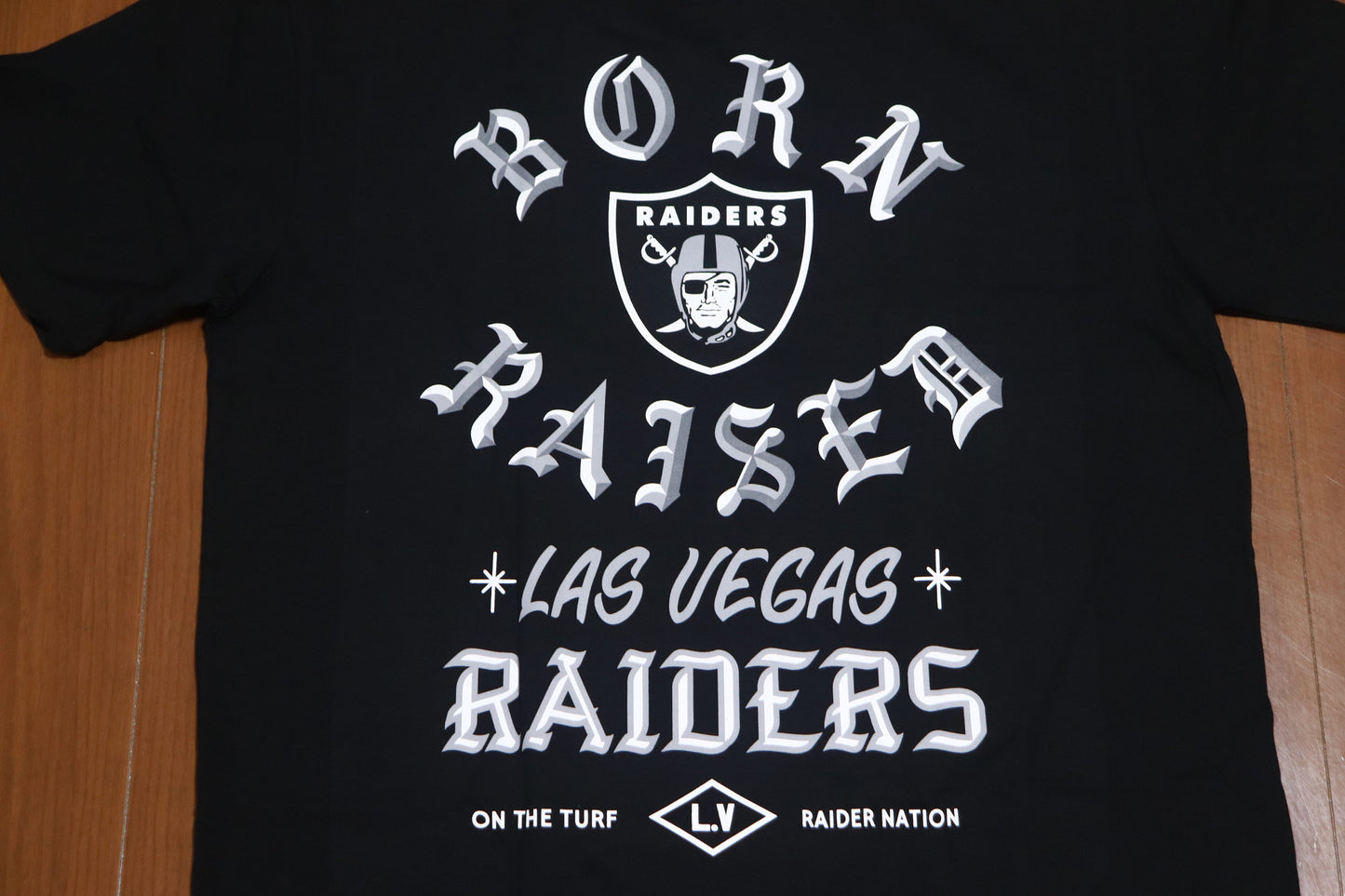 BORN X RAISED + RAIDERS SIGN PAINTER ROCKER TEE