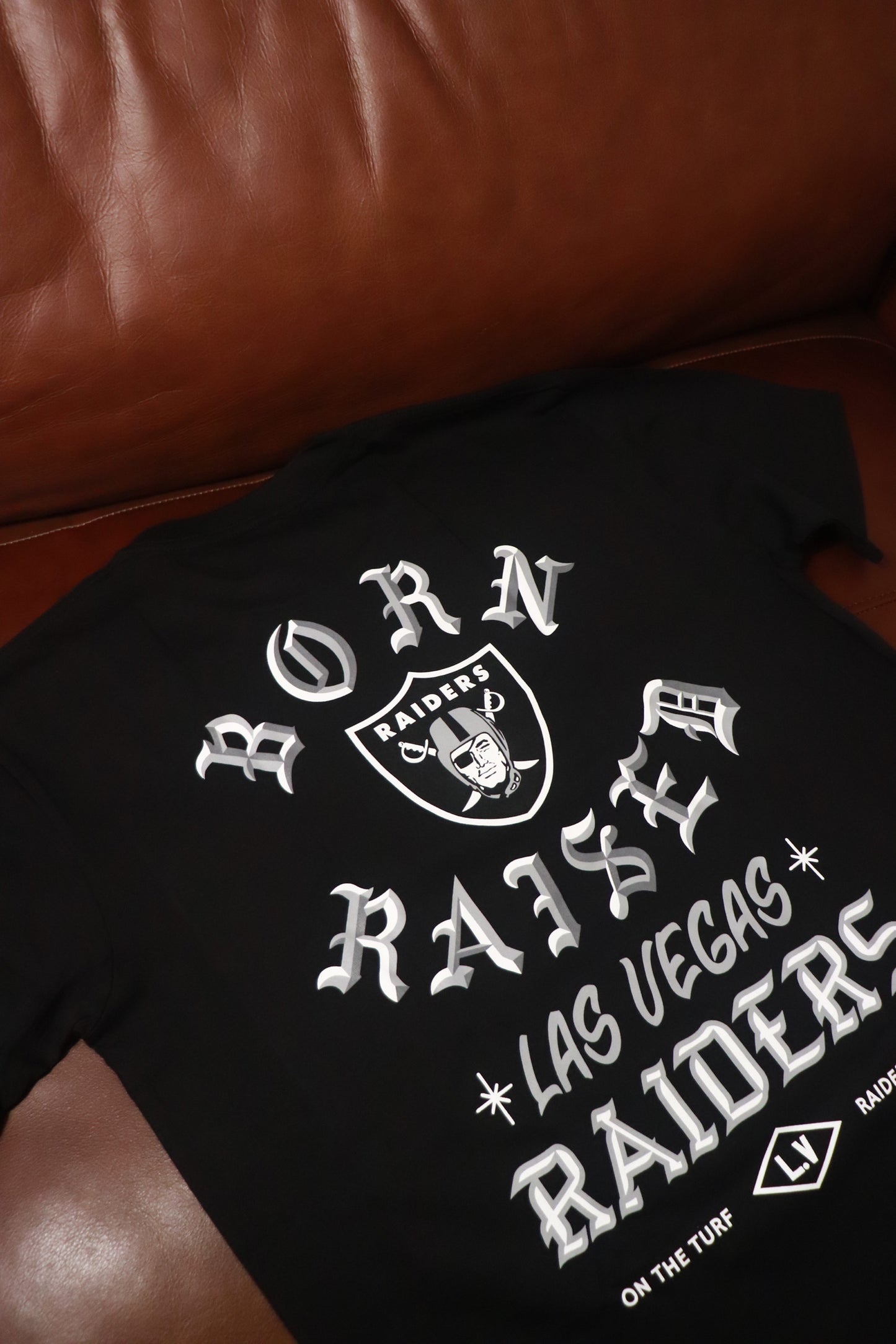 BORN X RAISED + RAIDERS SIGN PAINTER ROCKER TEE